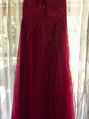 Women's Burgundy Lace Maxi Dress with Tulle Skirt